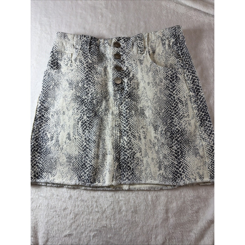 Peach Love Snakeskin Mini Skirt Size Small Button Front Pockets Frayed Hem‎ Y2K